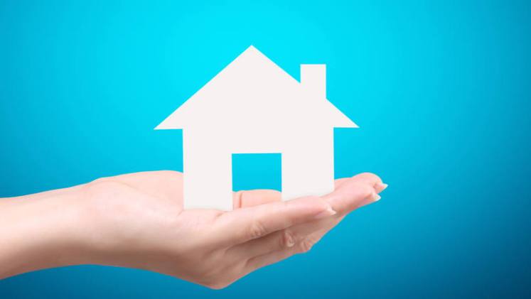 size_810_16_9_mao-segura-casa